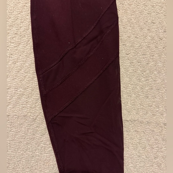 Burgundy Old Navy Elevate Leggings size Medium - Picture 3 of 5